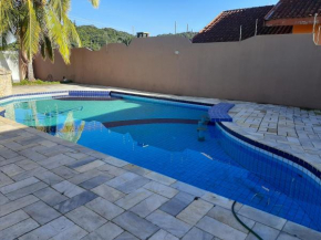 Casa com piscina na Martim de Sá